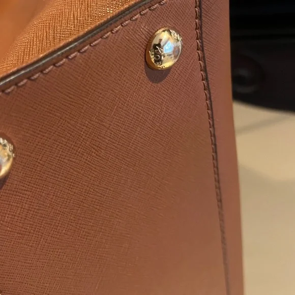 Michael Kors Large Hamilton Bag - Picture 4 of 16